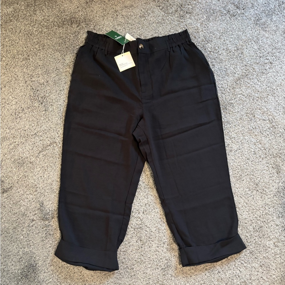 Halara High Waisted Black Capri Pants new with tags